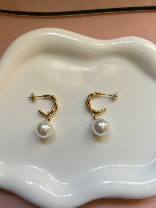 CARRIE - Pearl C Stud Earrings