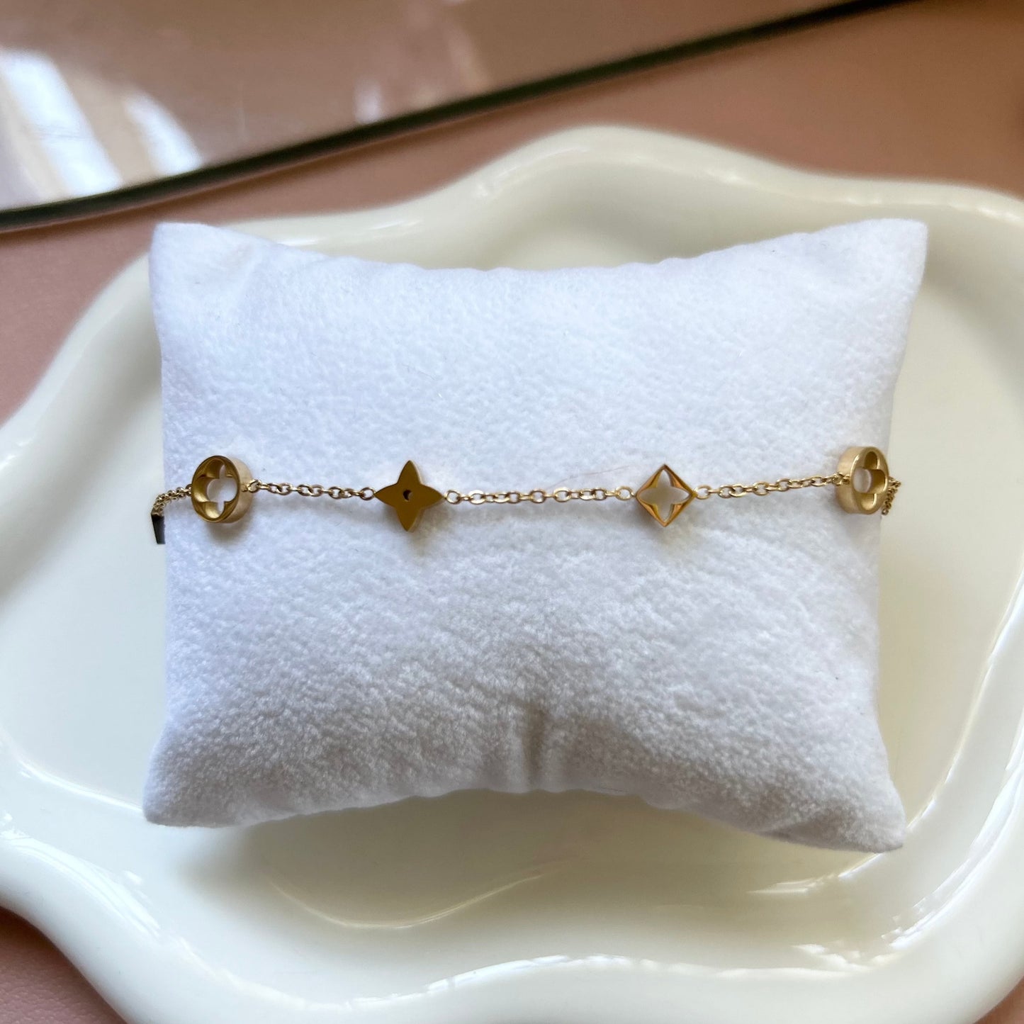 BROOKE - Multi Clover Dainty Bracelet