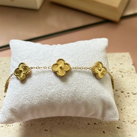 CHLOE - Clover Bracelet stainless steel 18k gold plated jewelry waterproof tarnish free and hypoallergenic four leaf clover