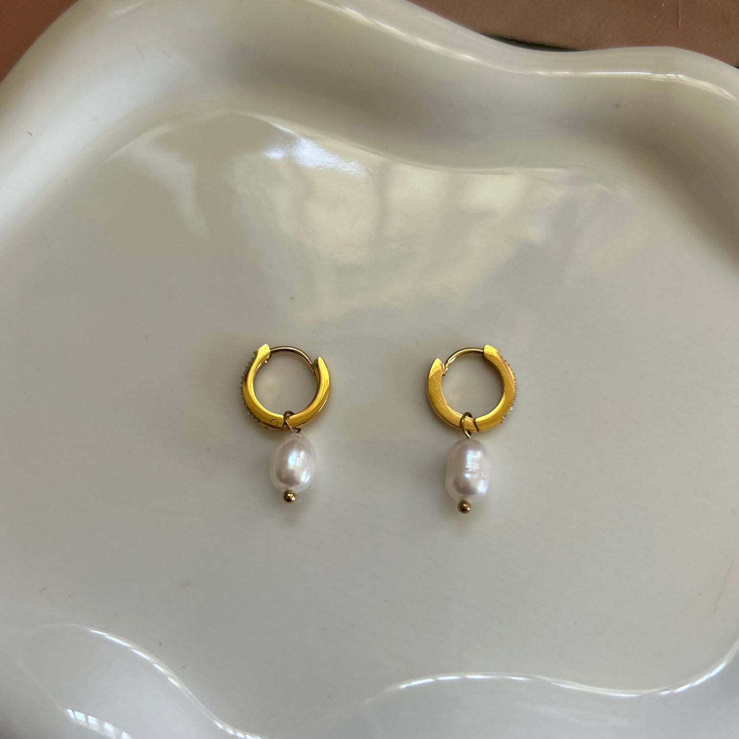 HELENA - Pearl Hoop Earrings