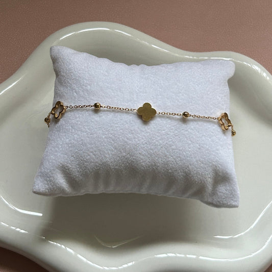 ELENA - Solid Clover Dainty Beaded Bracelet