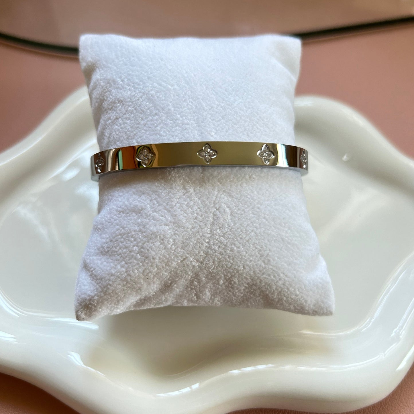 RILEY (S) - Clover Bangle with Zirconia Stones