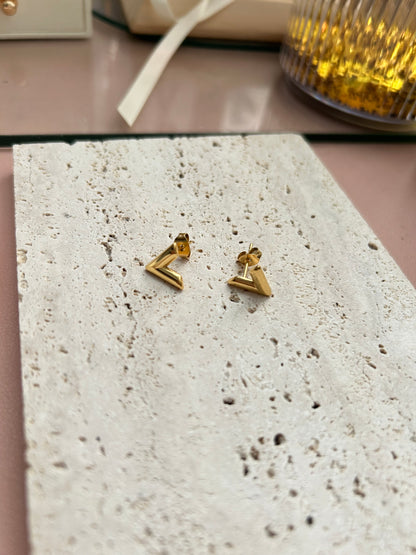 VIVIAN - ‘V Shaped Earring Studs