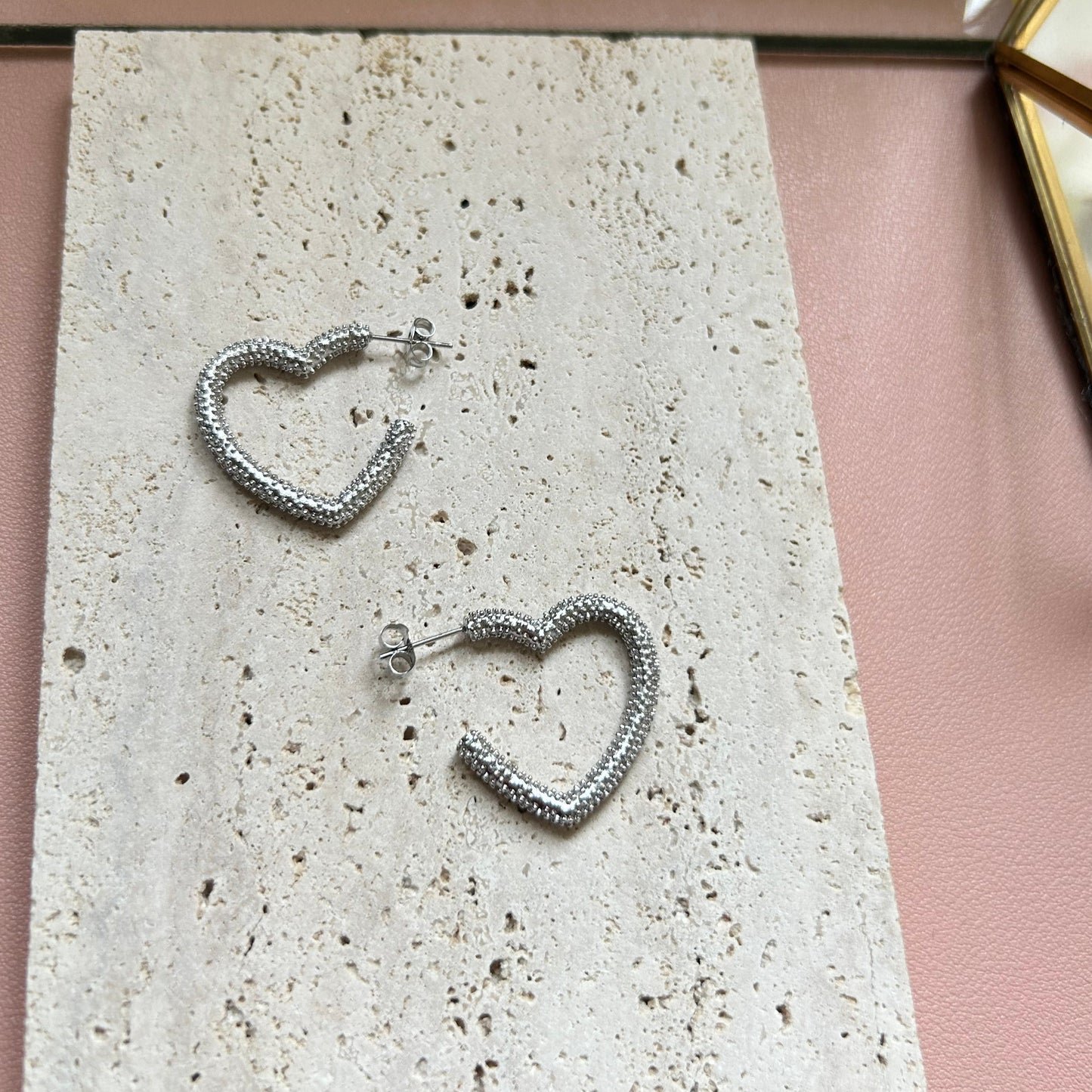 CORDELIA (S) - Heart Earrings