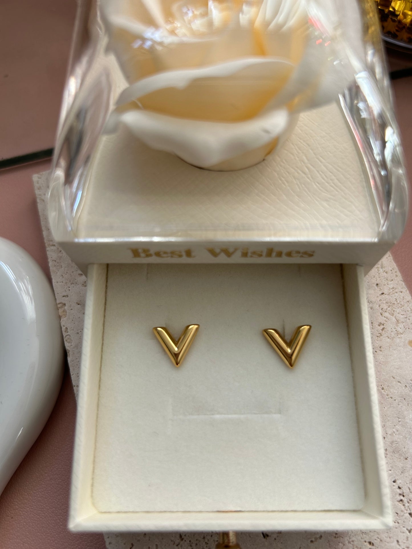 VIVIAN - ‘V Shaped Earring Studs